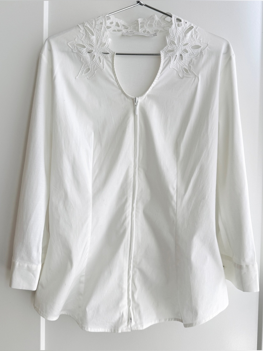Anne Fontaine White Structured Zipper Blouse with Lace Detail